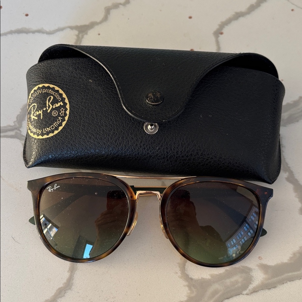 Ray-Ban tortoise shell Sunglasses with  Case